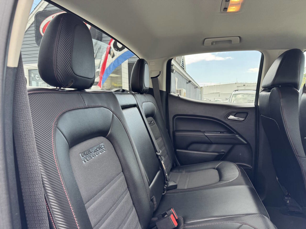 Used 2015 GMC Canyon SLE w/ All-Terrain Package AWD/4WD image 33