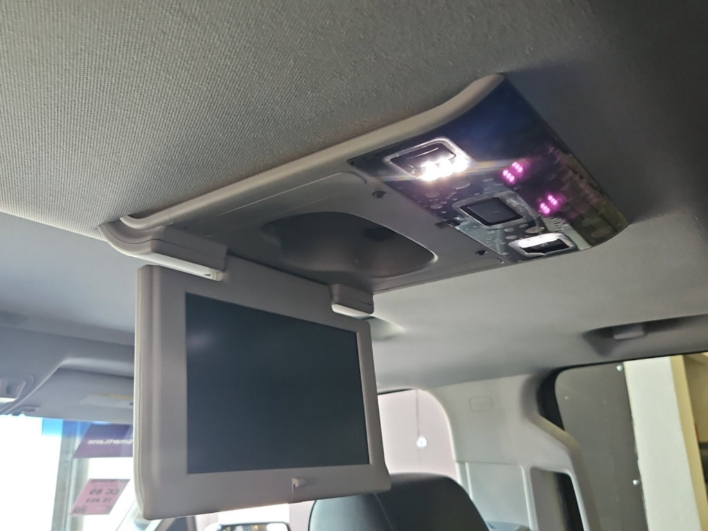 Used 2018 GMC Yukon Denali w/ Denali Ultimate Package image 12