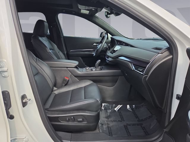 Certified 2023 Cadillac XT4 Luxury w/ Cold Weather Package AWD/4WD image 17