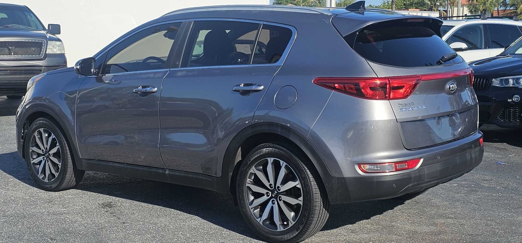 Used 2017 Kia Sportage EX w/ EX Technology Package FWD image 3