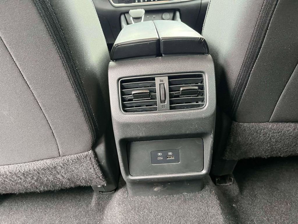 Used 2023 Nissan Rogue SV image 4