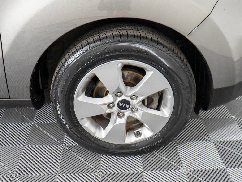 Used 2018 Kia Soul image 29