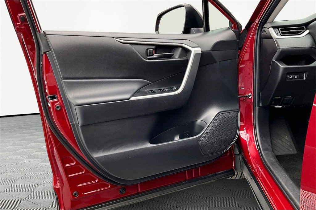 Used 2024 Toyota RAV4 LE image 23