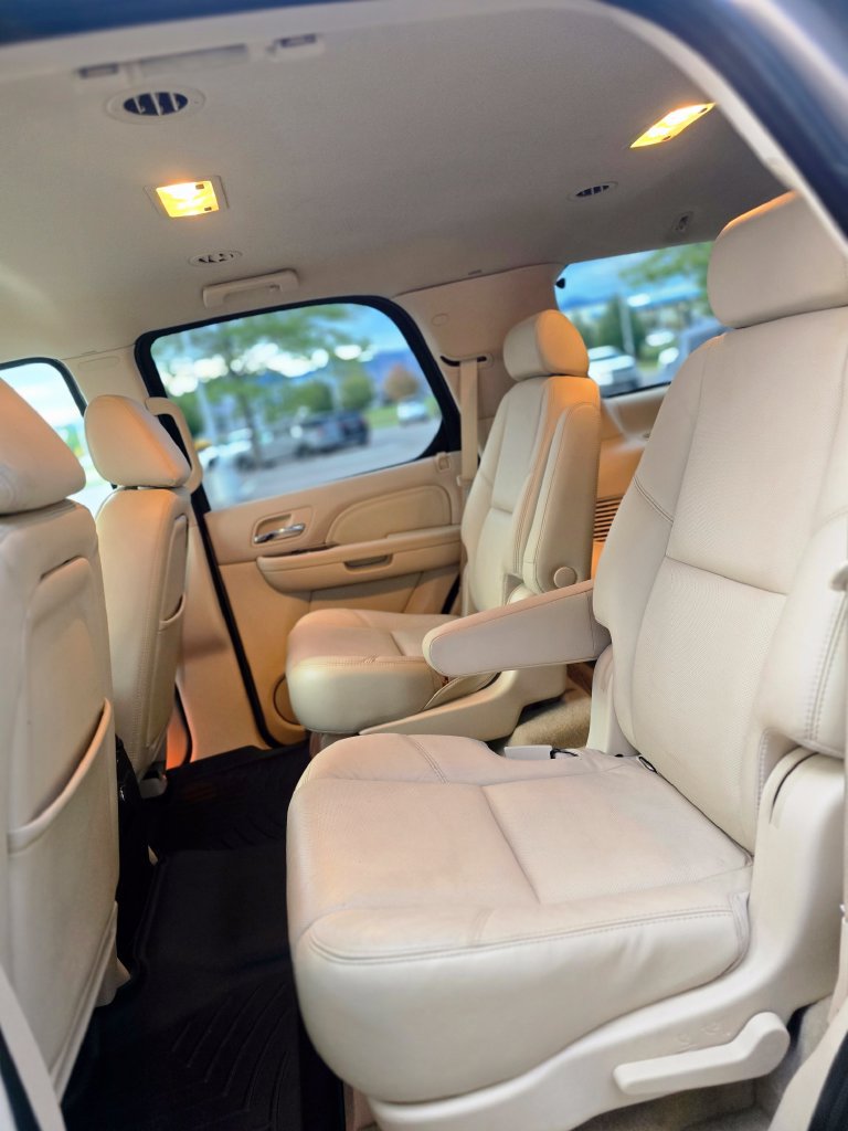 Used 2007 Cadillac Escalade AWD w/ Information Package image 19