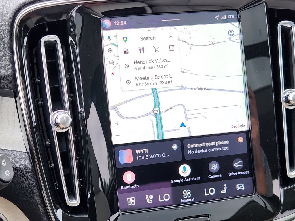 Certified 2025 Volvo XC40 B5 Plus AWD/4WD image 21