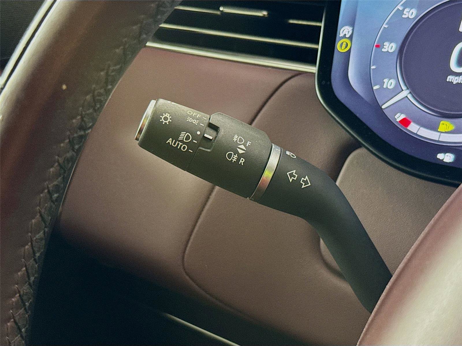 Used 2023 Land Rover Range Rover Sport SE Dynamic image 3