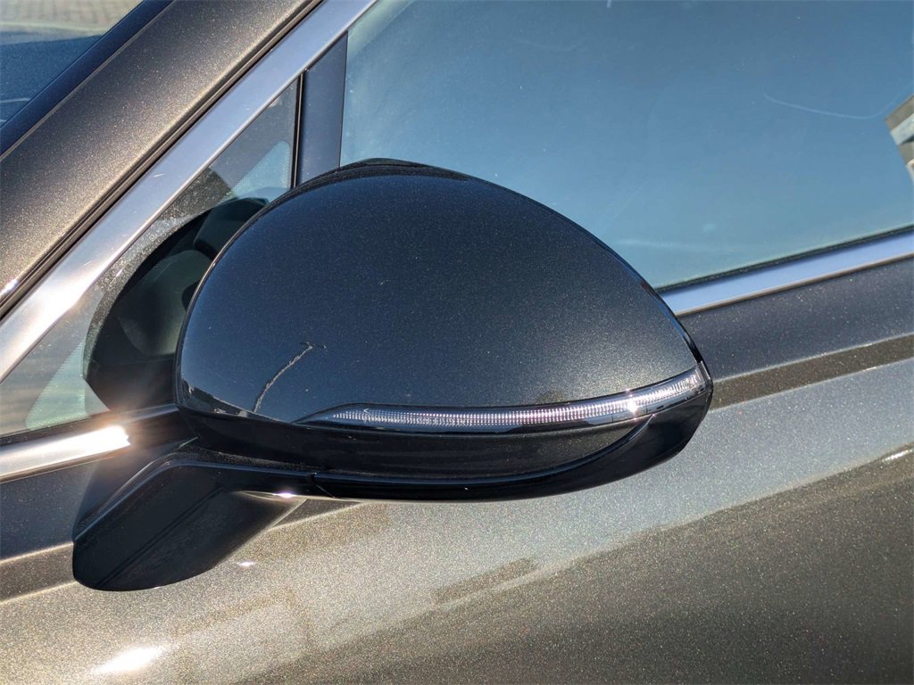 Used 2025 Genesis GV70 3.5T Sport image 13