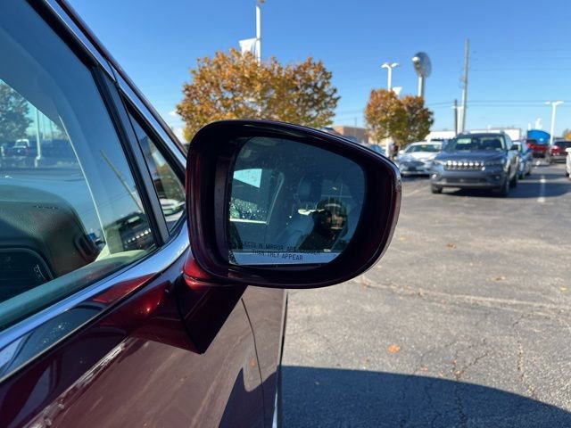 Used 2020 Chrysler Pacifica Touring-L image 7