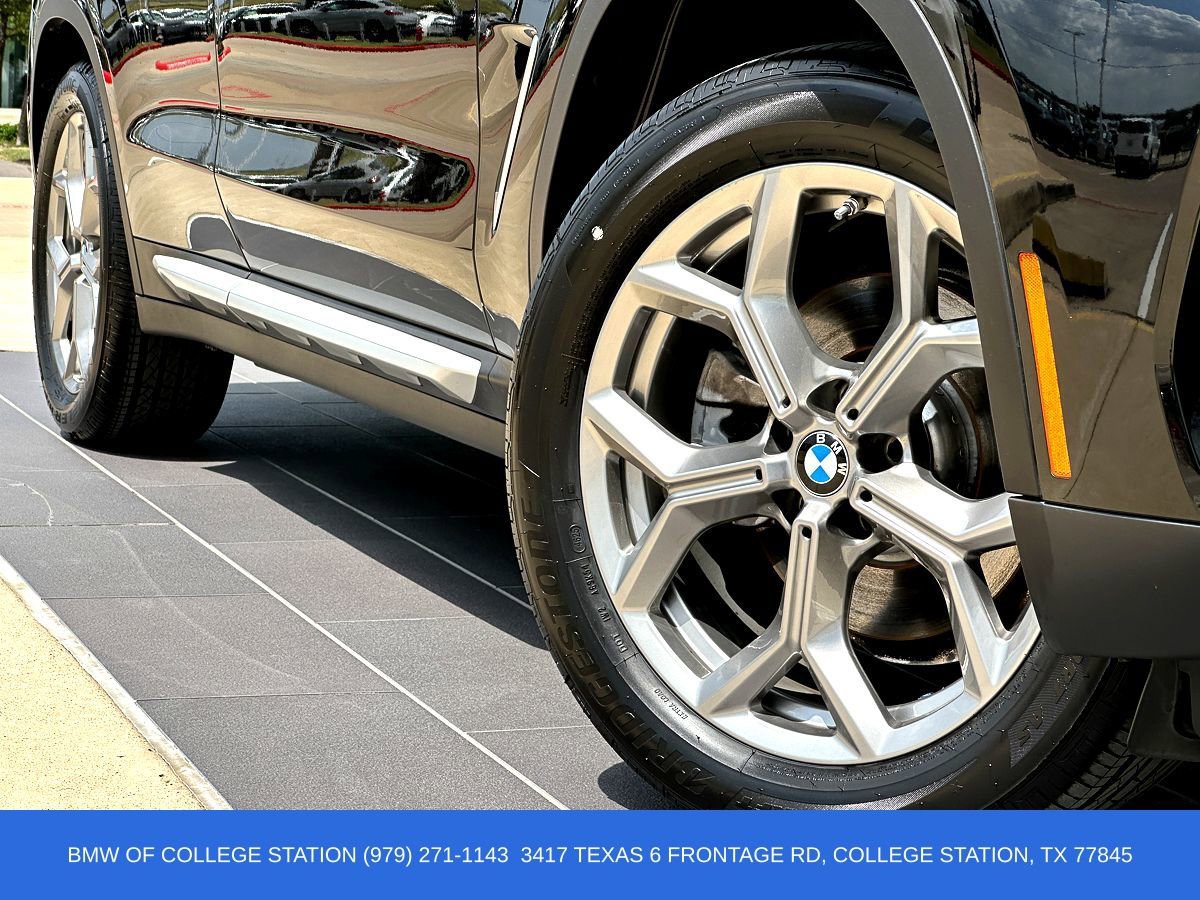 Certified 2024 BMW X3 sDrive30i w/ Premium Package RWD image 2