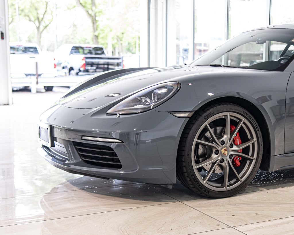 Used 2018 Porsche 718 Cayman S RWD image 4