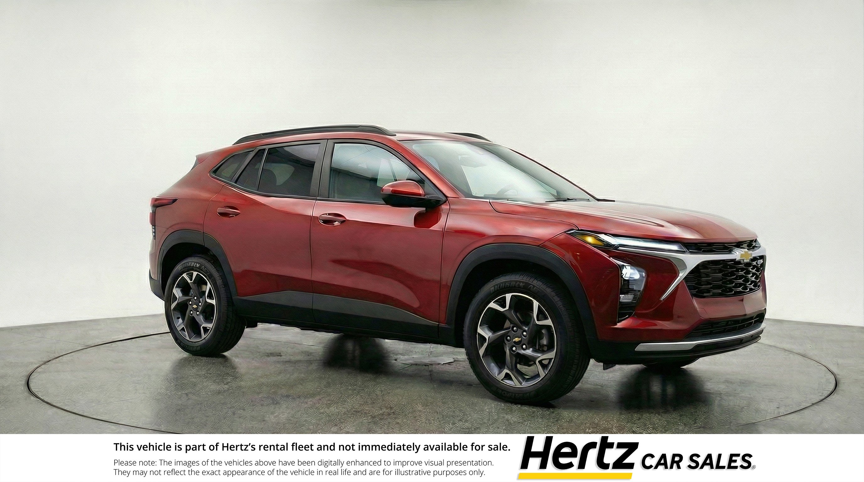 Used 2025 Chevrolet Trax LT FWD image 1