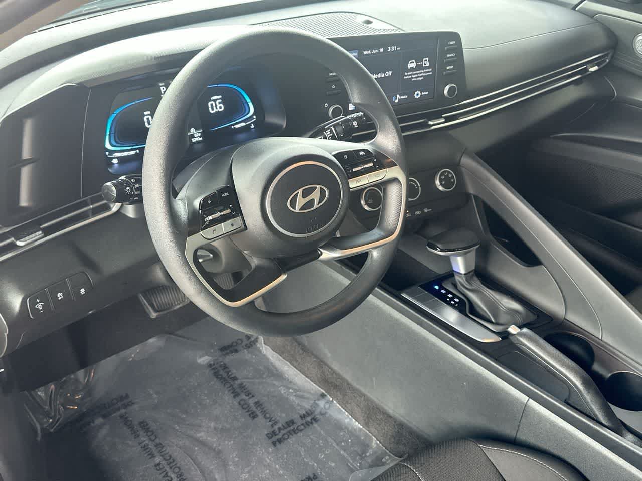 Used 2026 Hyundai Elantra SE FWD image 13
