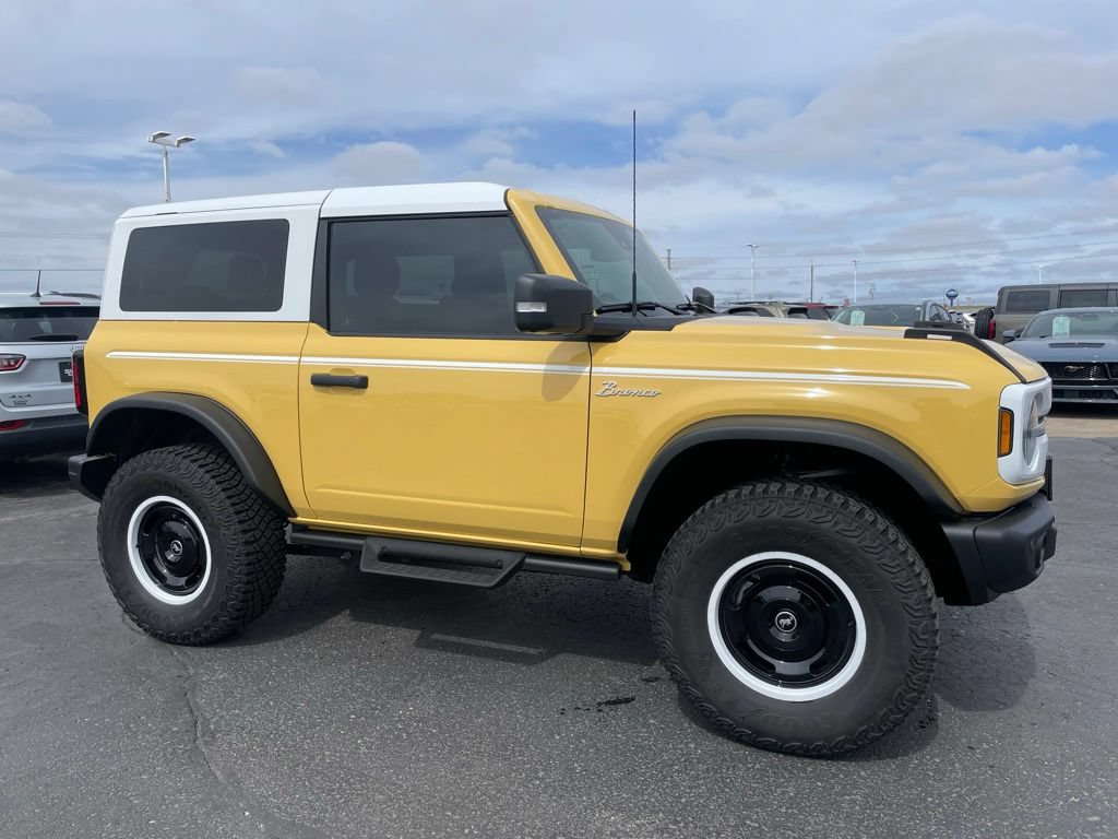 Used 2024 Ford Bronco Heritage Edition AWD/4WD image 2