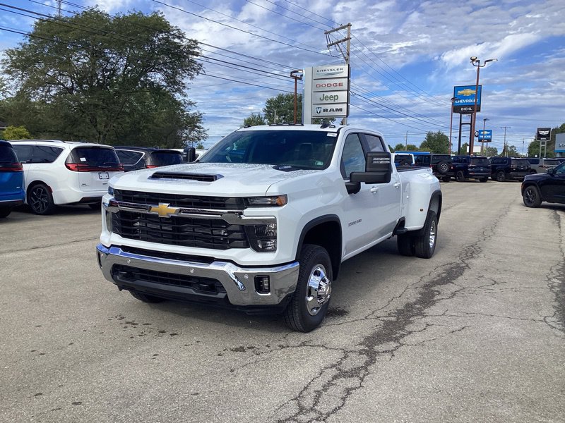 New 2026 Chevrolet Silverado 3500 LT w/ Safety Package AWD/4WD image 3