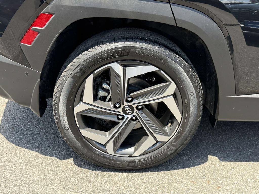 Certified 2023 Hyundai Tucson Limited w/ Winter Package AWD/4WD image 9
