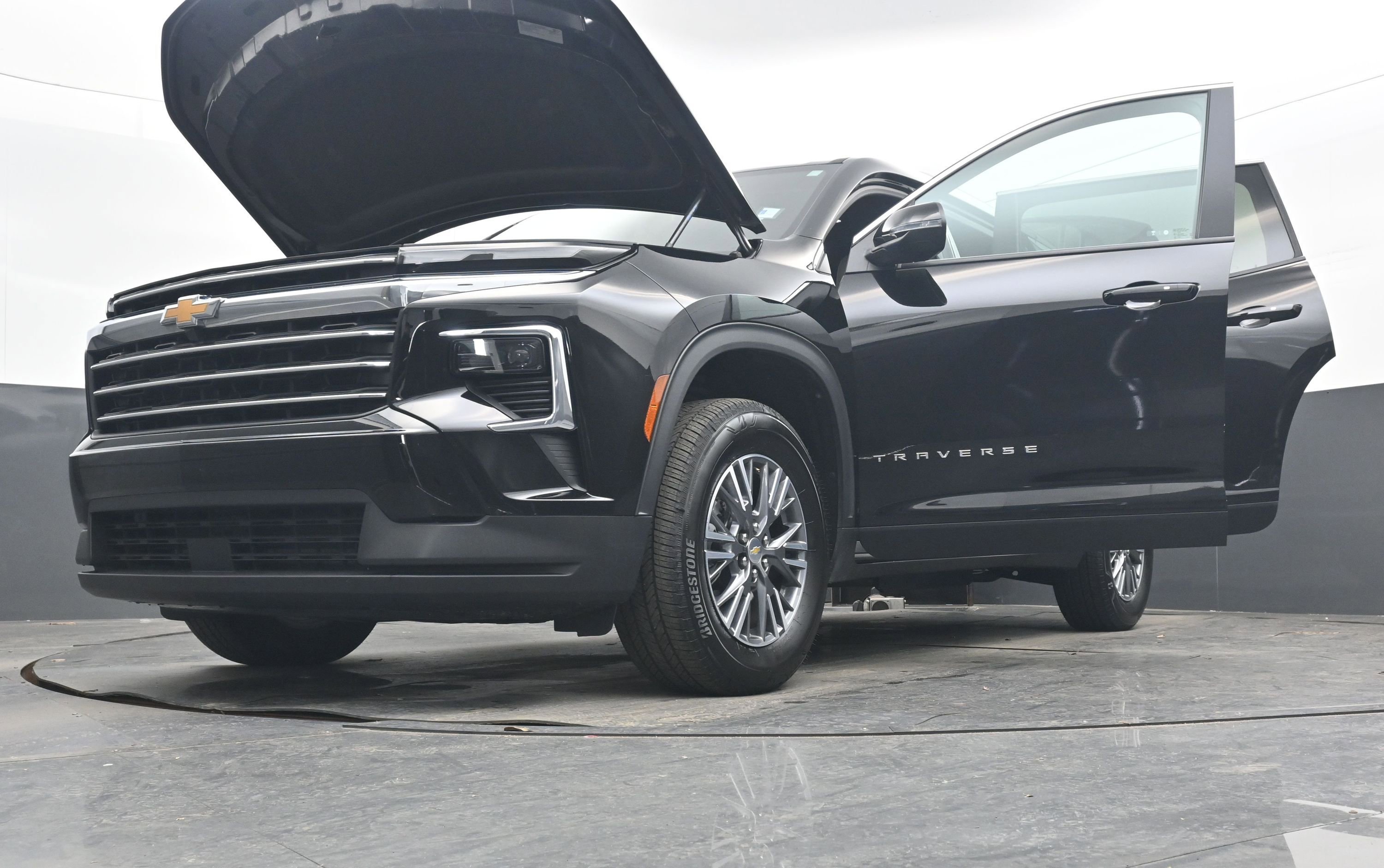 Used 2025 Chevrolet Traverse LT image 38