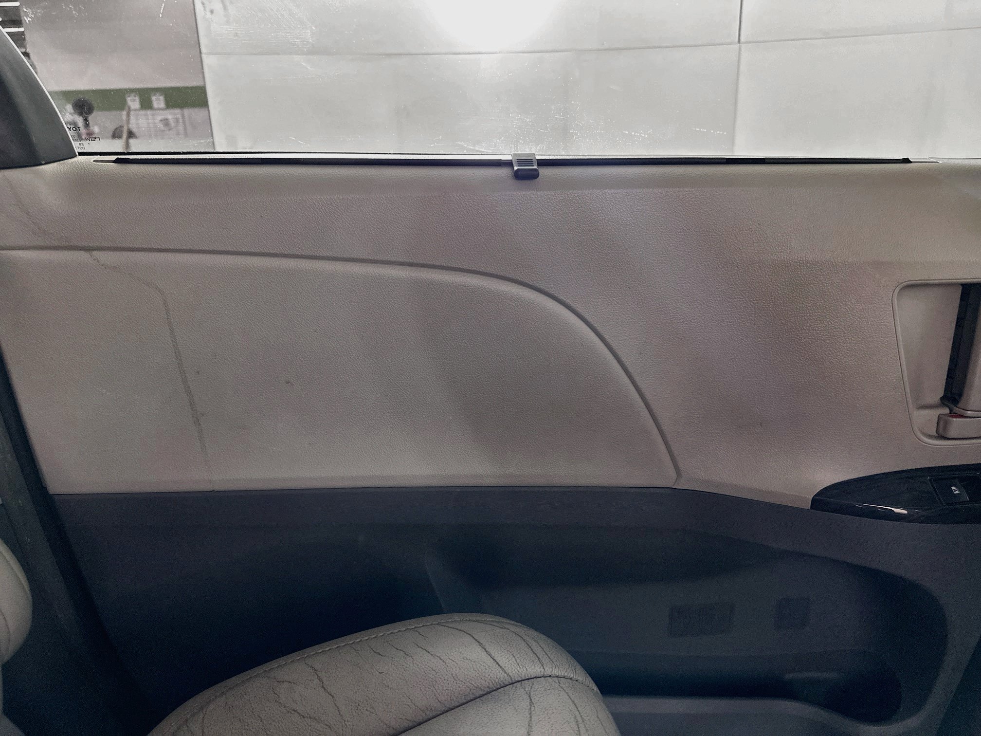 Used 2015 Toyota Sienna XLE w/ XLE Navigation Package FWD image 28