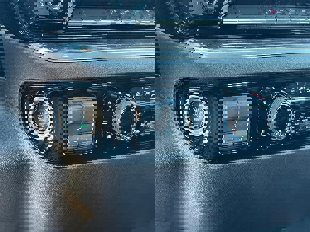 Used 2024 Chevrolet Silverado 3500 LTZ image 16