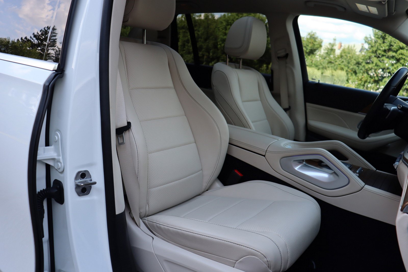 Used 2024 Mercedes-Benz GLS 450 4MATIC image 22