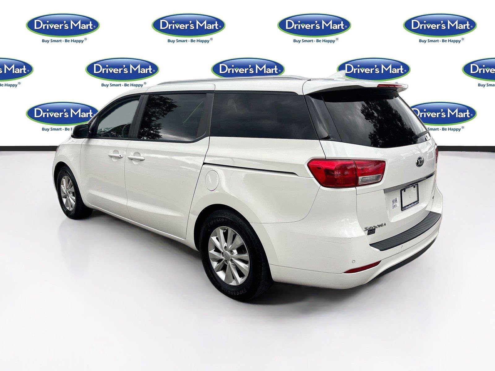 Used 2016 Kia Sedona LX w/ Option Group 020 FWD image 5