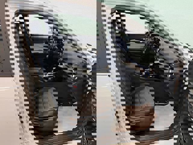 Used 2025 Chevrolet Trax LT w/ LT Convenience Package image 13