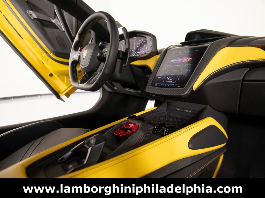 Used 2024 Lamborghini Revuelto image 34