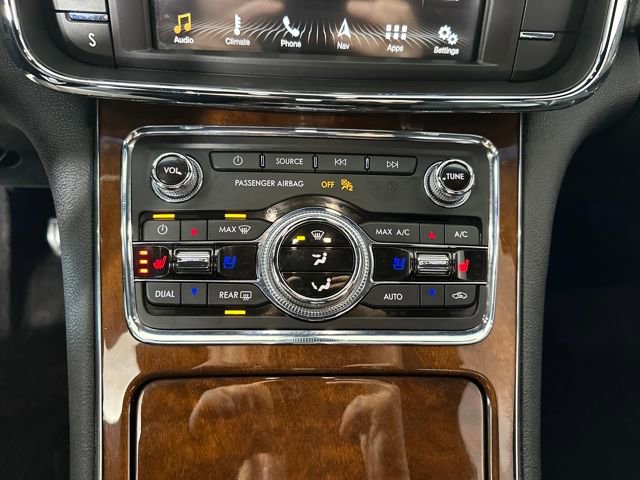 Used 2017 Lincoln Continental Select image 35
