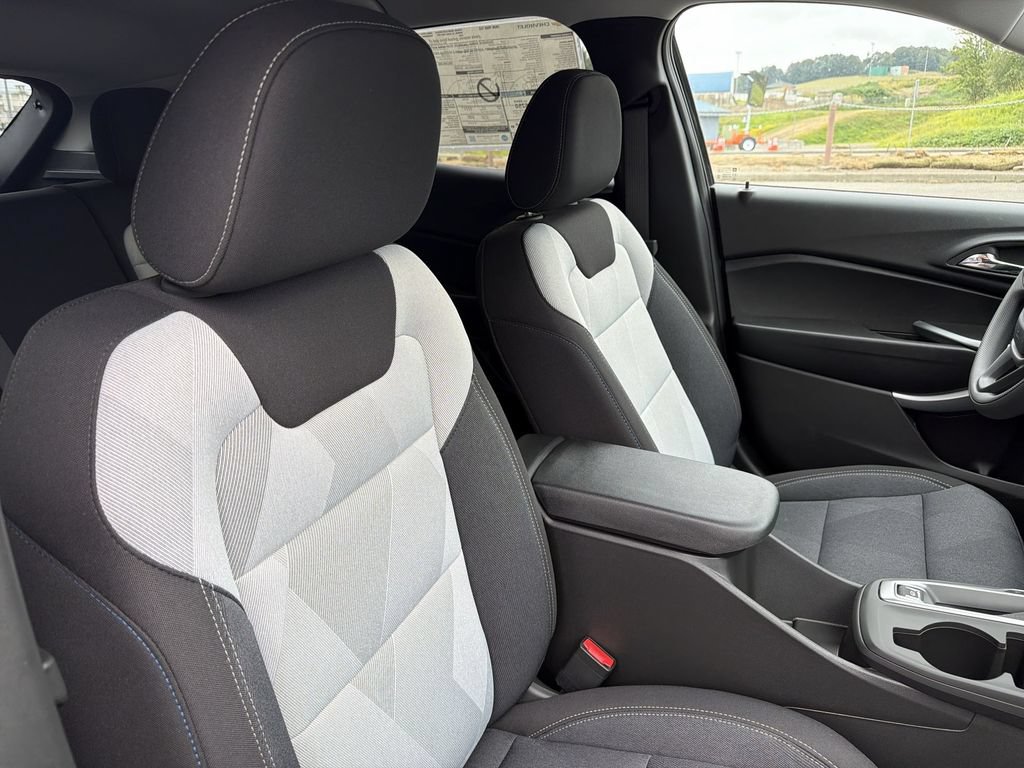 New 2026 Chevrolet Trax LS w/ LS Convenience Package FWD image 27