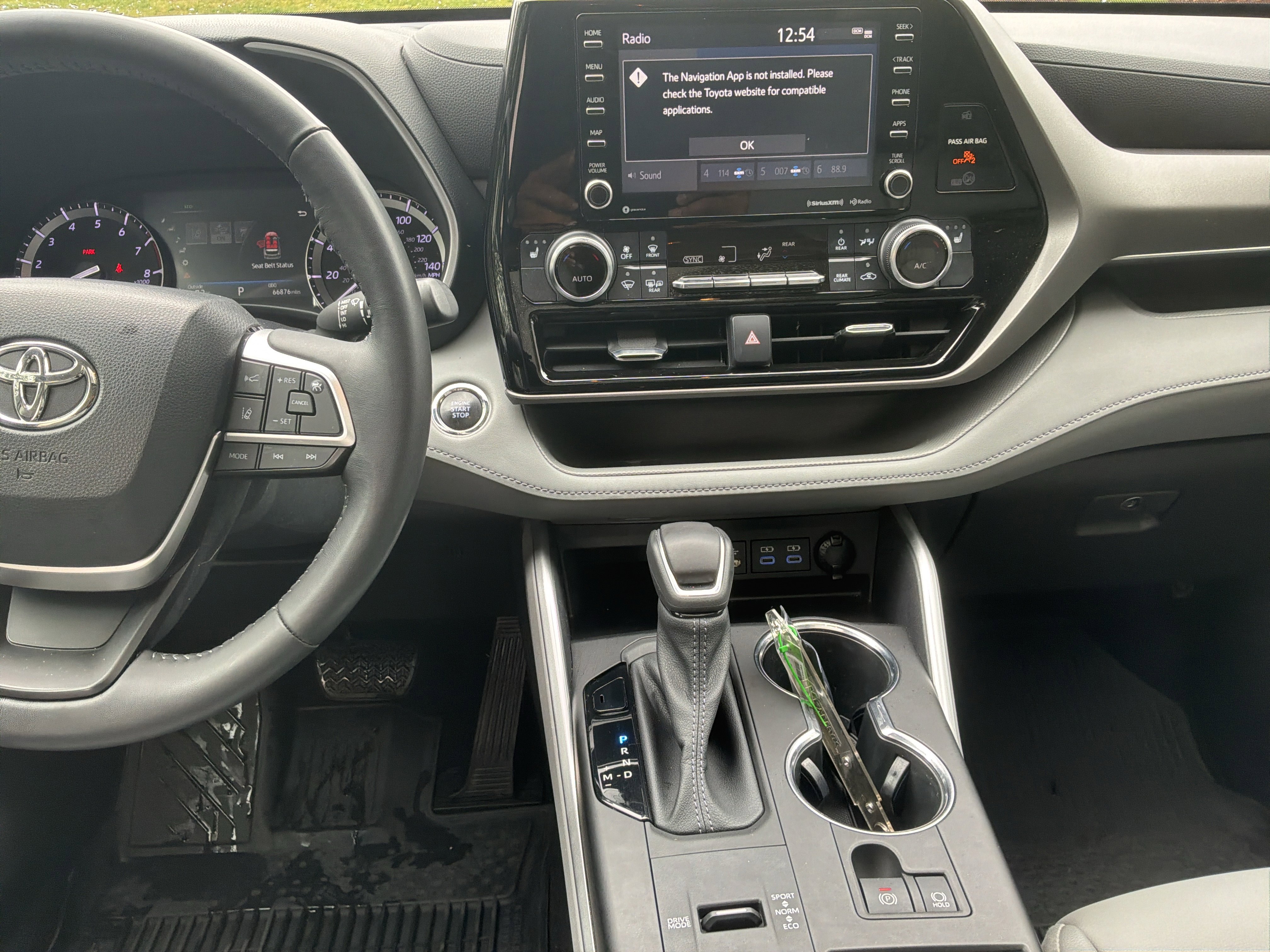 Used 2022 Toyota Highlander XLE FWD image 30
