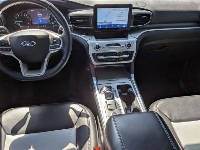 Used 2022 Ford Explorer XLT w/ Equipment Group 202A AWD/4WD image 17
