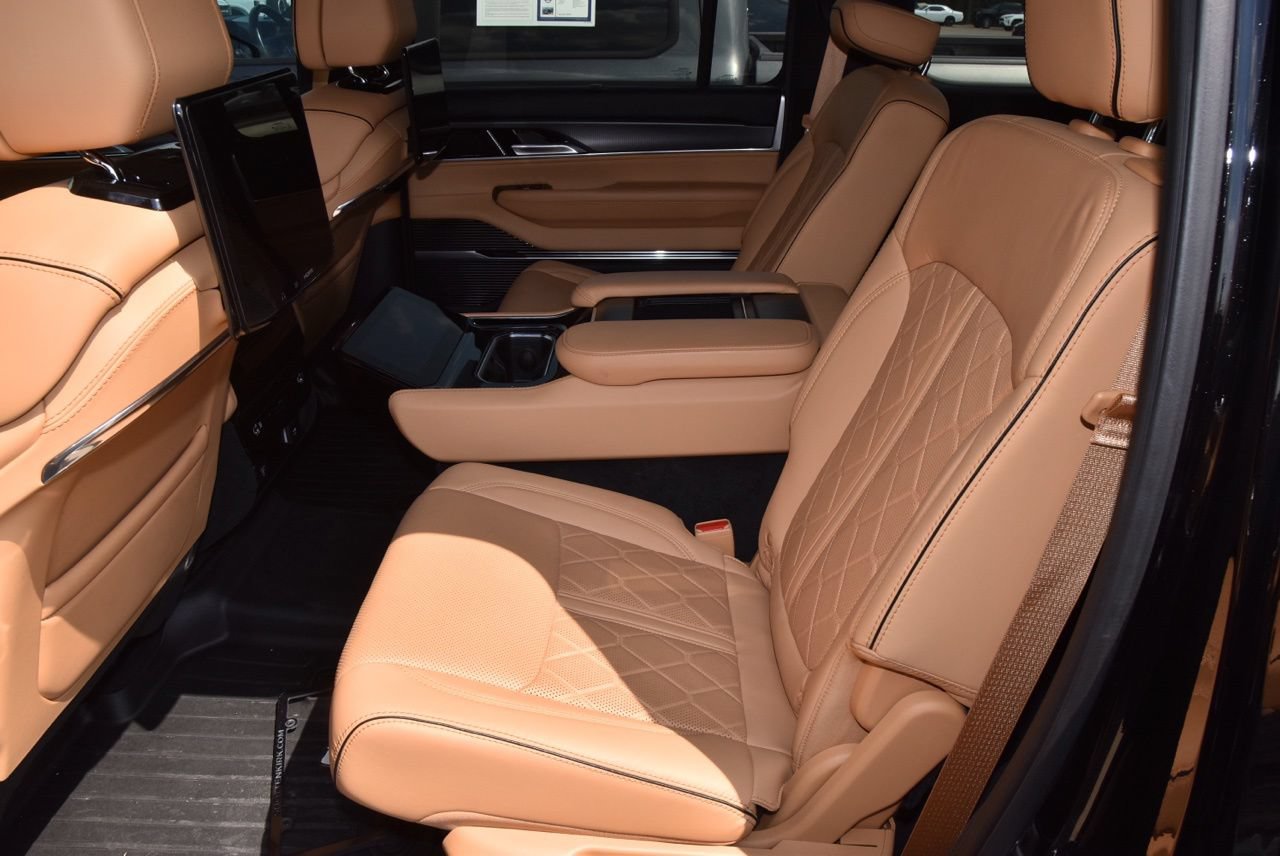 Used 2024 Jeep Grand Wagoneer Series III w/ Rear Seat Video Group 1 AWD/4WD image 11