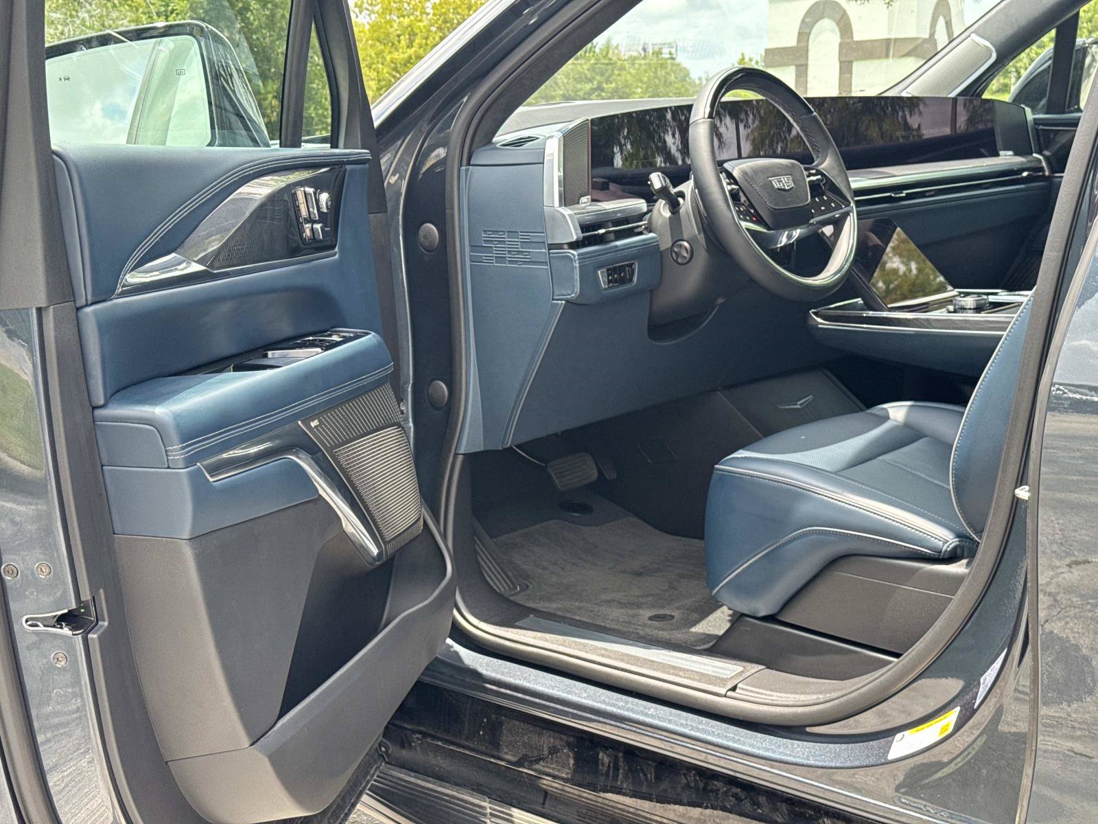 Certified 2026 Cadillac Escalade IQ Luxury 2 AWD/4WD image 13