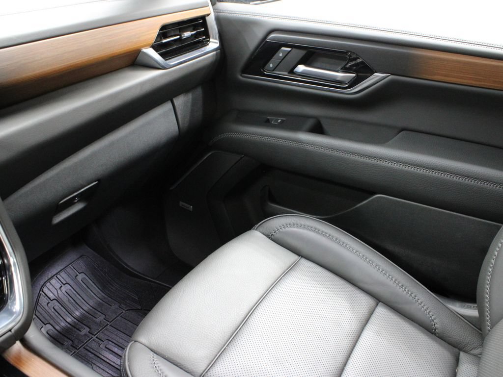 Used 2025 GMC Yukon Denali w/ Denali Reserve Package AWD/4WD image 35