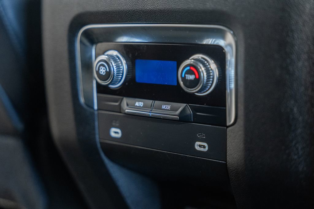 Used 2023 GMC Yukon SLT image 40