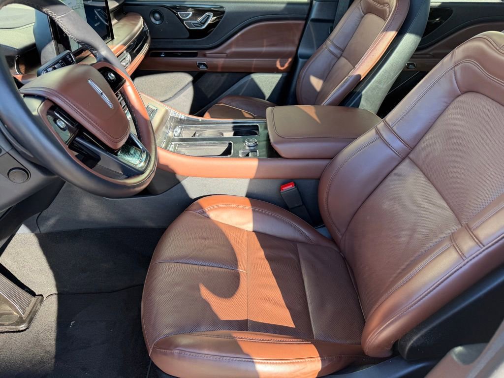 Used 2025 Lincoln Aviator Reserve w/ Jet Appearance Package image 11