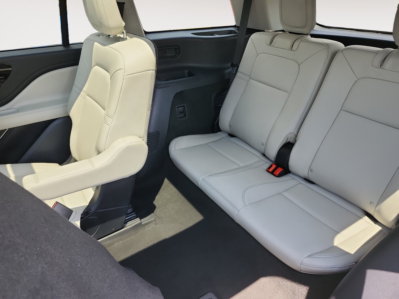 Used 2025 Lincoln Aviator AWD w/ Jet Appearance Package image 13
