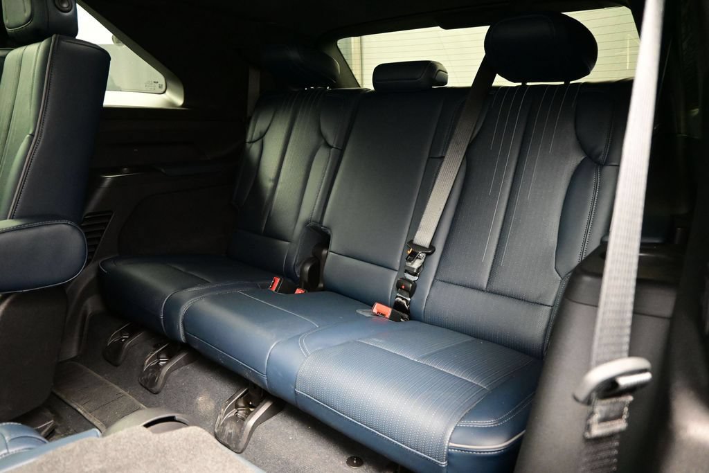 Used 2025 Cadillac Escalade IQ Luxury 2 w/ LPO, Premium Carpet Package AWD/4WD image 22