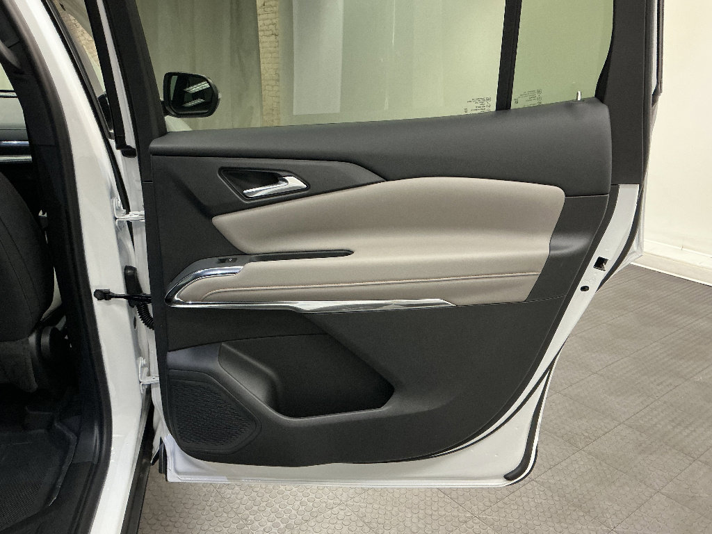 New 2026 Chevrolet Traverse LT w/ LPO, Floor Liner Package FWD image 31
