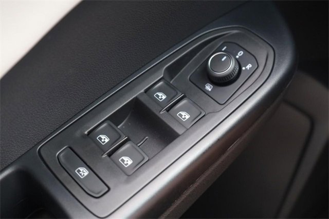 New 2025 Volkswagen Taos SE image 17