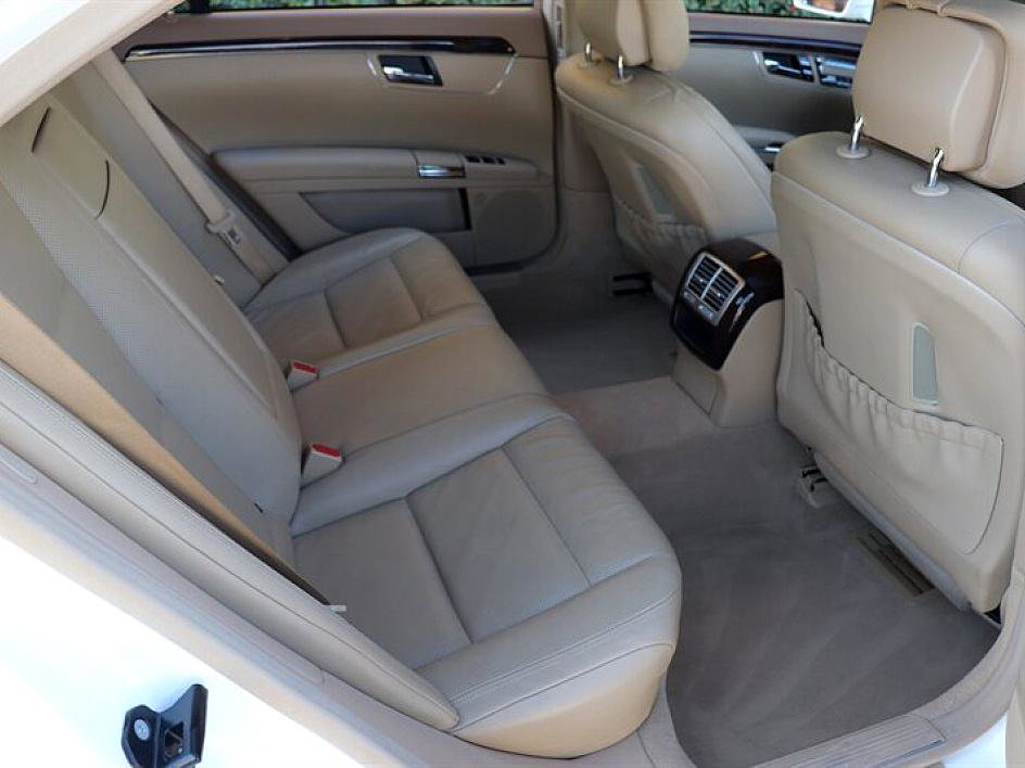 Used 2010 Mercedes-Benz S 550 Sedan w/ Sport Package image 19