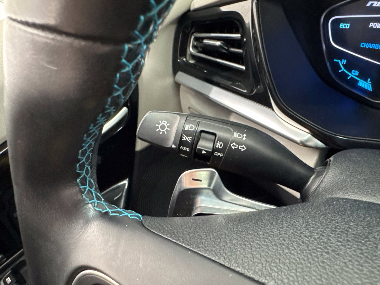 Used 2022 Kia Niro EX Premium FWD image 21