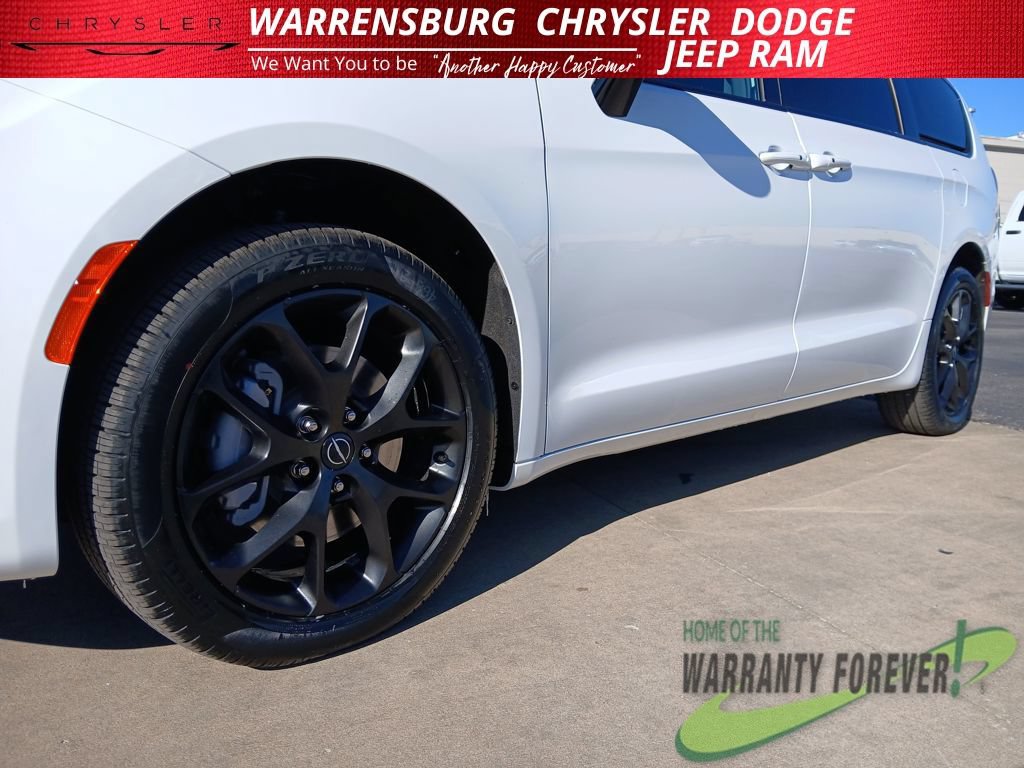 New 2026 Chrysler Pacifica Select image 37