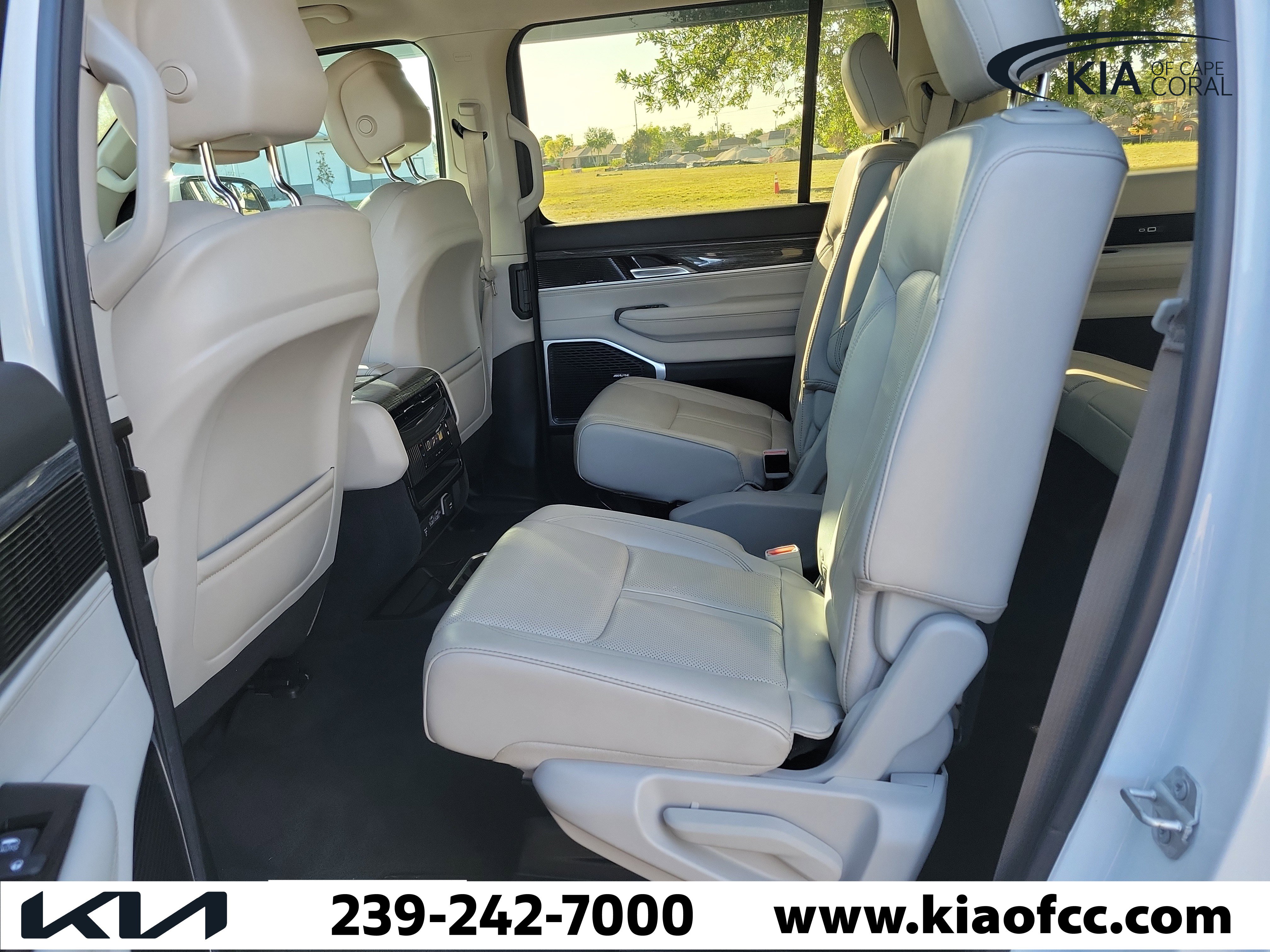 Used 2022 Jeep Wagoneer Series III w/ Flexible Seating Group image 15