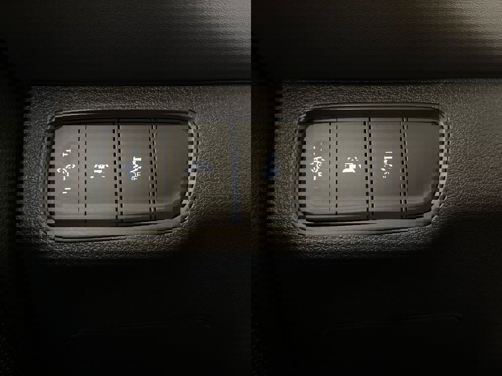 Certified 2020 Hyundai Santa Fe SE image 31