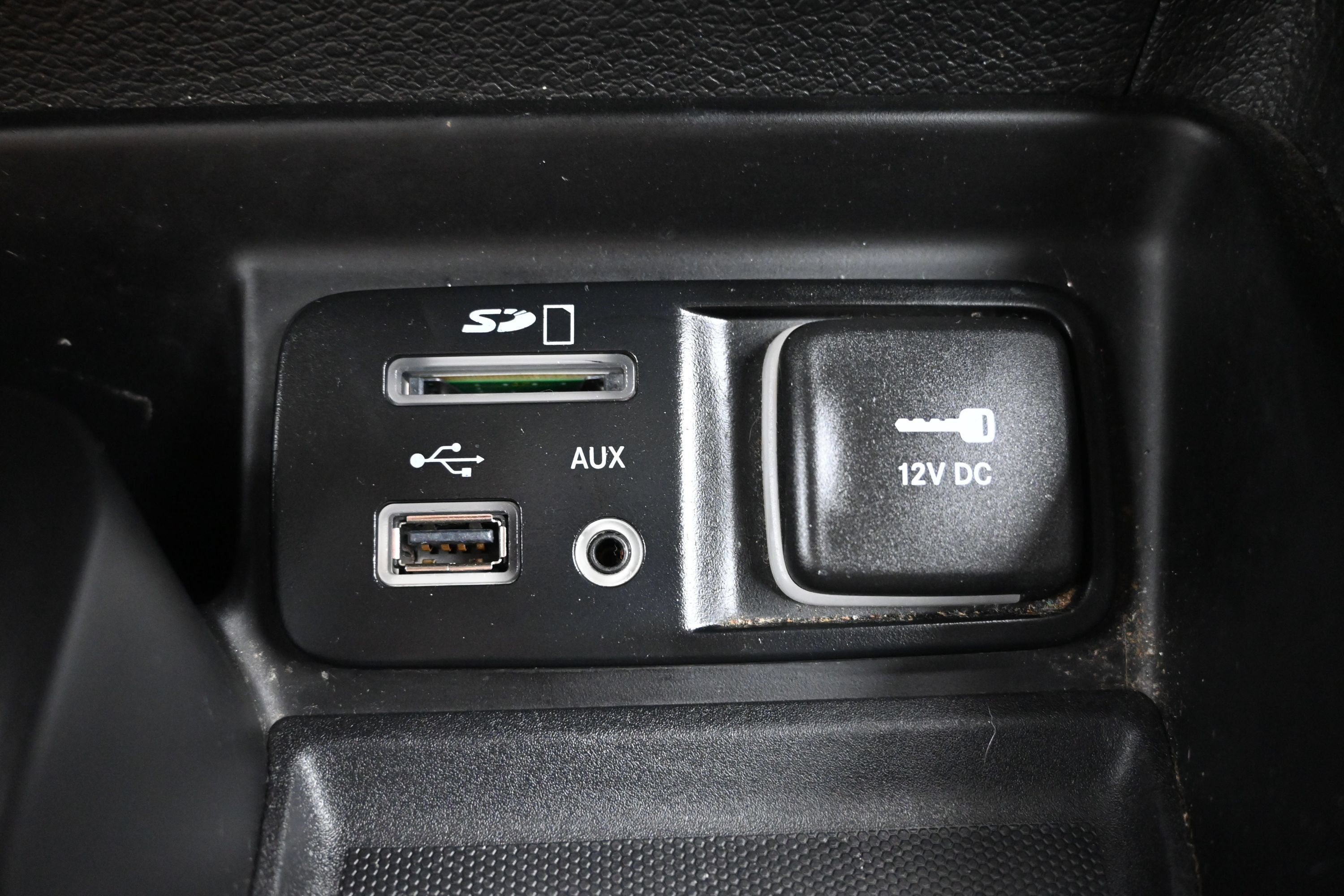 Used 2016 Jeep Cherokee Latitude AWD/4WD image 18