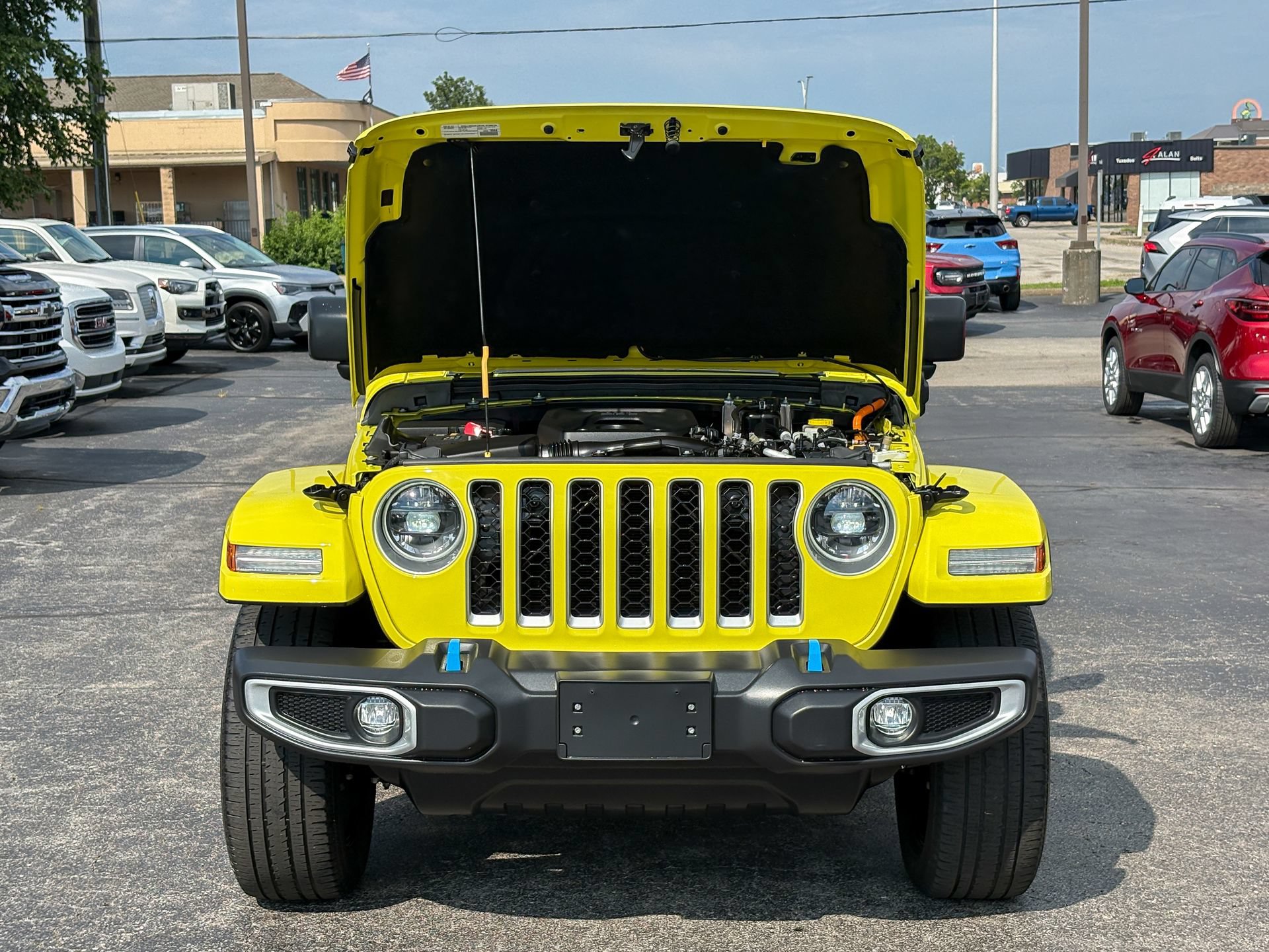 Used 2023 Jeep Wrangler Unlimited Sahara w/ Cold Weather Group AWD/4WD image 36