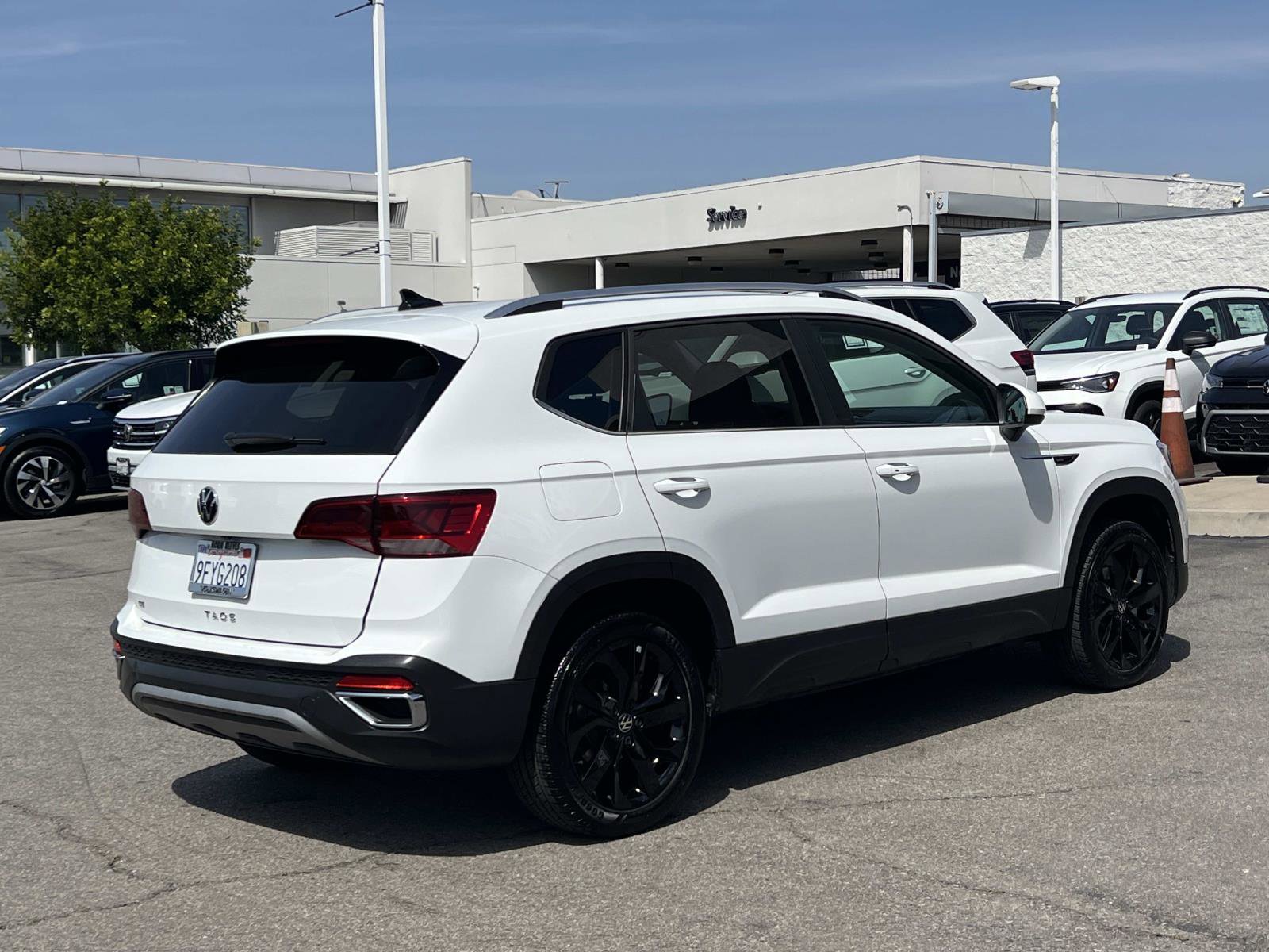 Certified 2023 Volkswagen Taos SE w/ Black Wheel Package image 24