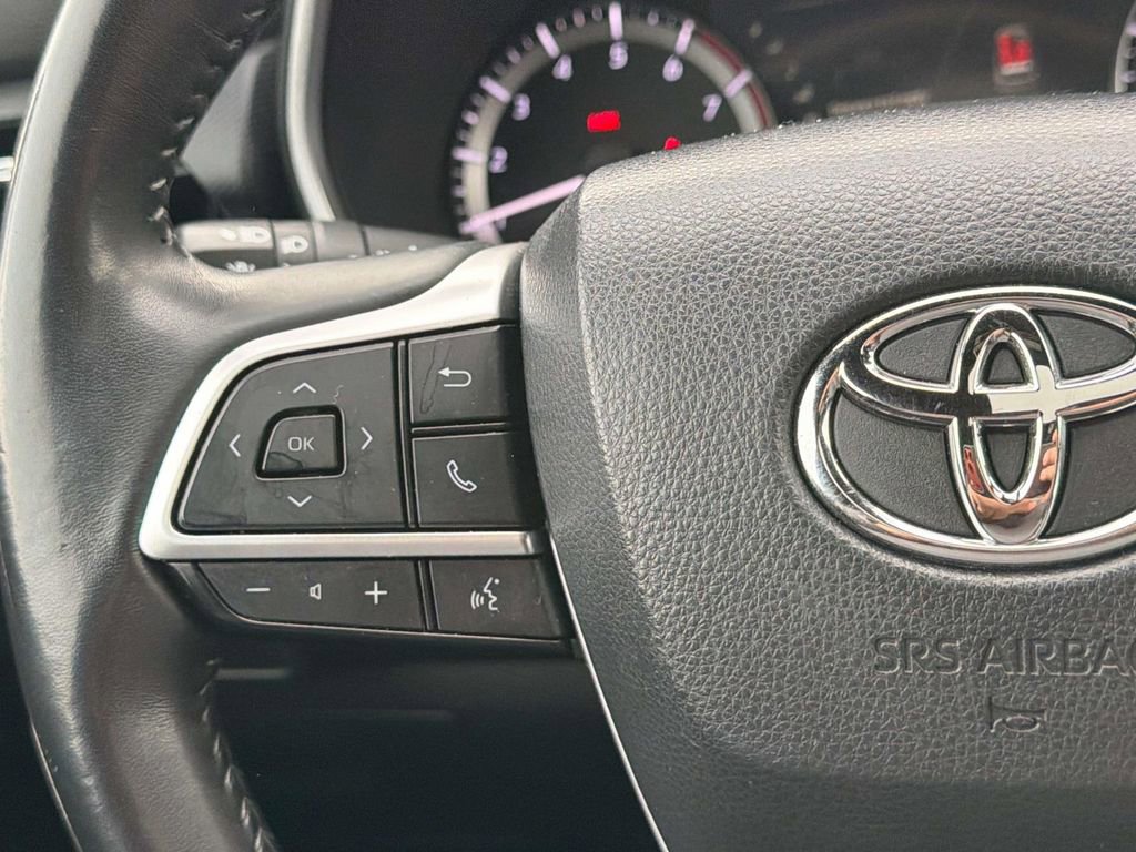 Used 2023 Toyota Highlander XSE image 12