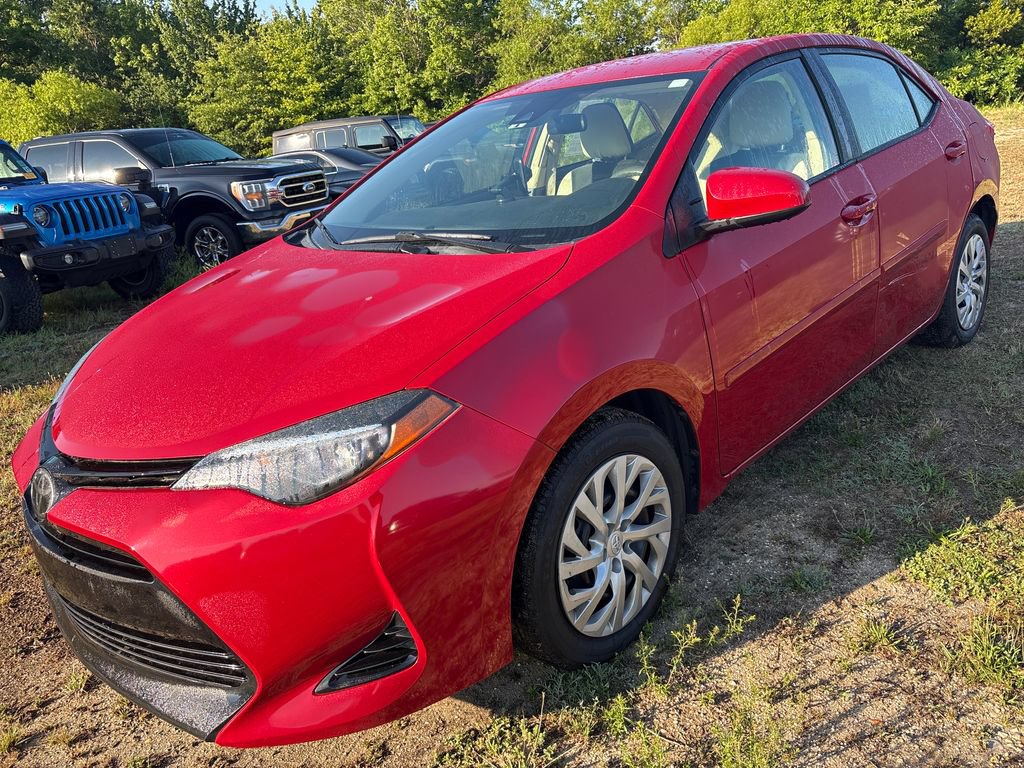 Used 2018 Toyota Corolla LE FWD image 3