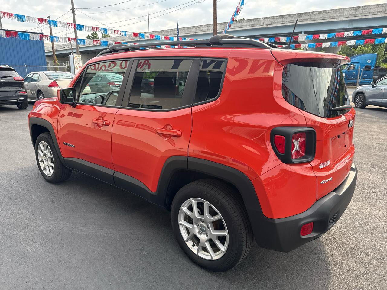 Used 2021 Jeep Renegade Latitude w/ Sun & Sound Group AWD/4WD image 6